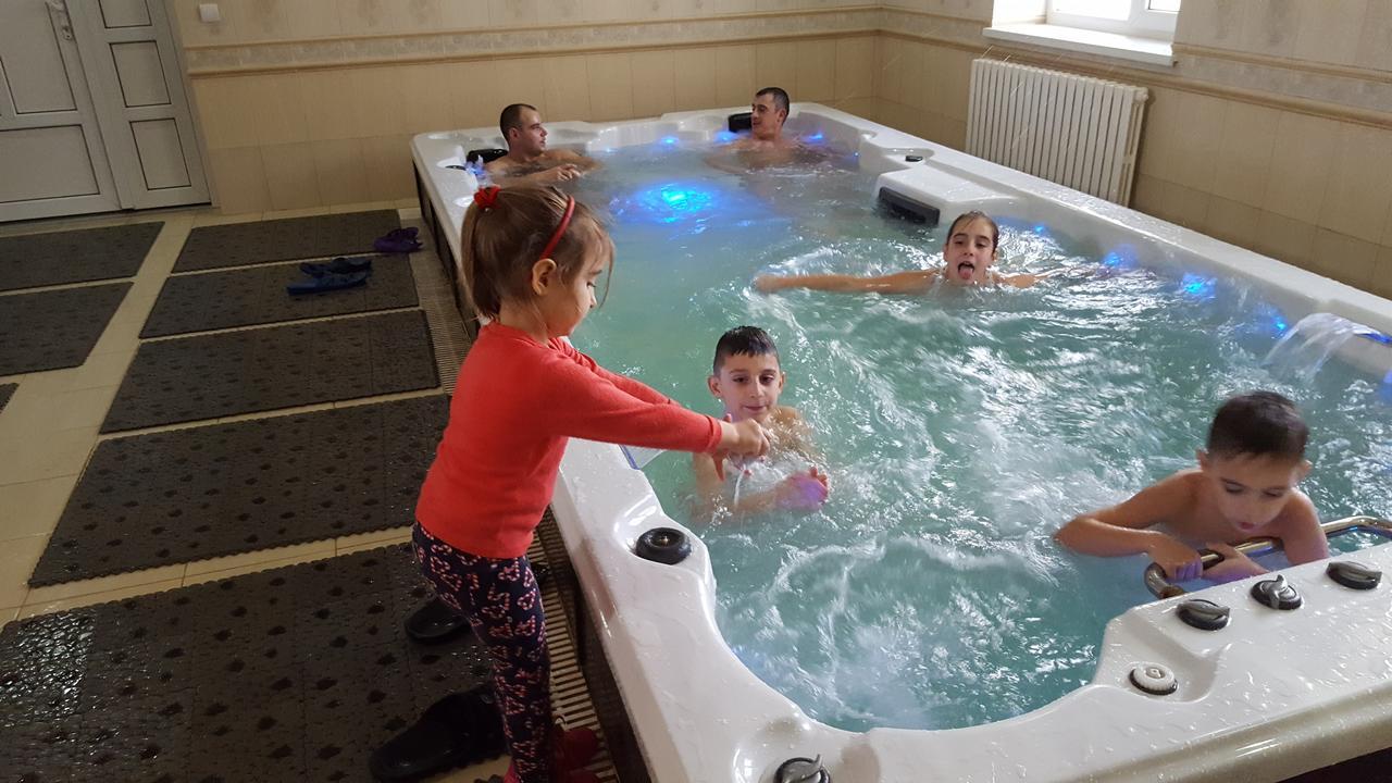 Hotel Confort Drochia Eksteriør billede