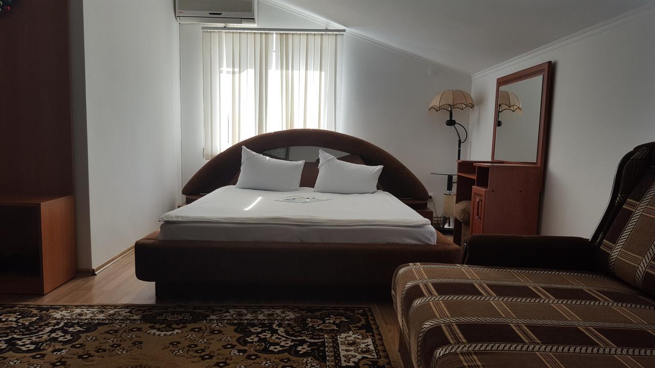Hotel Confort Drochia Eksteriør billede